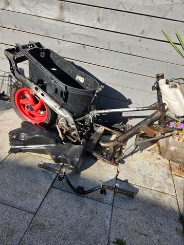 Gilera runner frame + onderdelen beschikbaar voor biedingen