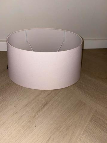 2 lichtroze lampenkappen te koop- Nieuw beschikbaar voor biedingen