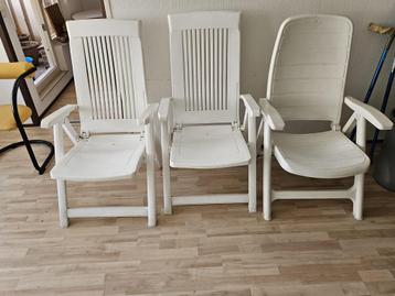 Gratis : tuinstoel, bank, cd kastje, kastje , bureau,etc