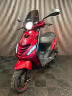 PIAGGIO ZIP 4T 3V BROM 2023 FULL OPTION CANDY RED, Fietsen en Brommers, Scooters | Piaggio, Maximaal 45 km/u, Zip, Ophalen of Verzenden