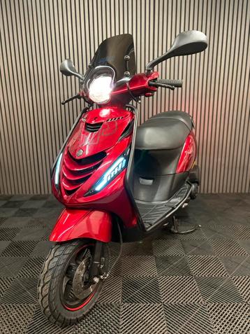 PIAGGIO ZIP 4T 3V BROM 2023 FULL OPTION CANDY RED beschikbaar voor biedingen