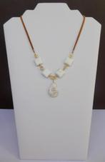 Handgemaakte bruine veterketting met hanger (76), Bruin, Nieuw, Ophalen of Verzenden, Overige materialen