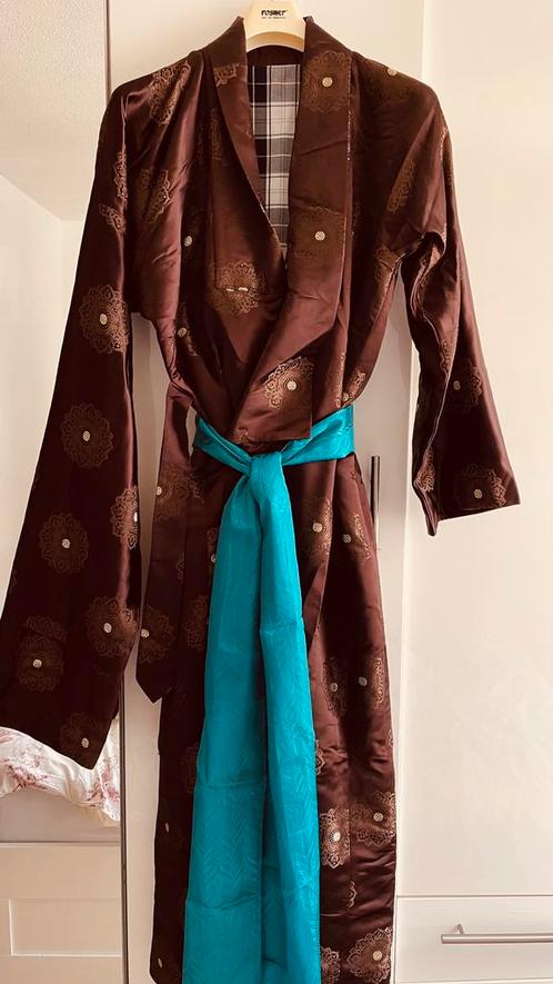 Tibetaanse chuba van zijdebrokaat - bruin met goud, Verzamelen, Religie, Zo goed als nieuw, Boeddhisme, Kleding, Ophalen of Verzenden