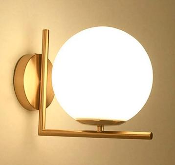 Moderne Wandlamp Goud met Glazen Bol beschikbaar voor biedingen