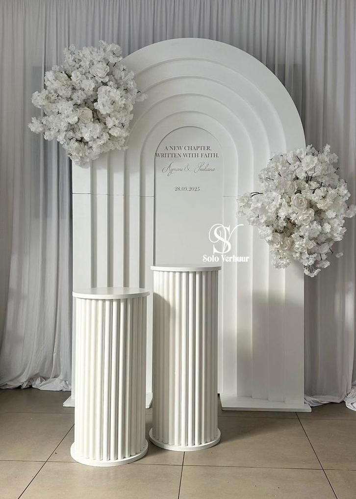 3D backdrop met zuilen en bloemen - Verhuur, Hobby en Vrije tijd, Feestartikelen | Verhuur, Zo goed als nieuw, Ophalen