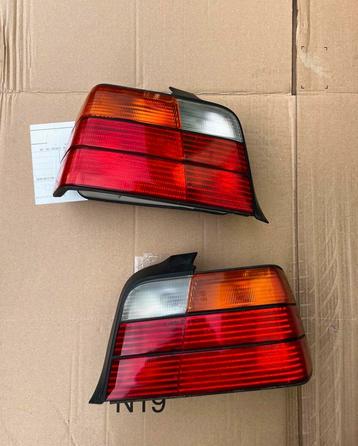 Bmw e36 achterlichten sedan beschikbaar voor biedingen