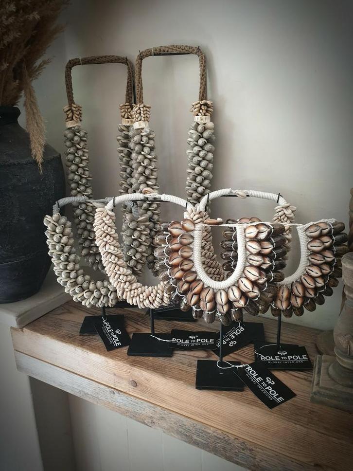 Schelpenketting op standaard groot en klein, Sieraden, Tassen en Uiterlijk, Kettingen, Nieuw, Overige materialen, Ophalen of Verzenden