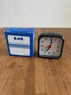 Nieuwe reiswekker , reiswekkertje met alarm ., Ophalen, Nieuw, Analoog