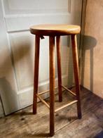 Houten kruk, Ophalen