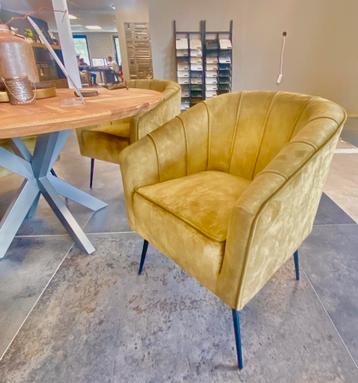 Eetstoelen beschikbaar voor biedingen