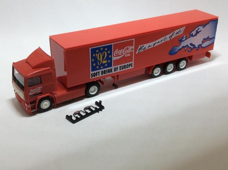 Volvo F12 kofferoplegger Coca Cola 1:87 Albedo., Hobby en Vrije tijd, Modelauto's | 1:87, Zo goed als nieuw, Bus of Vrachtwagen