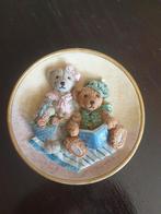 Prachtig stenen wandbordje met 2 beren en nummer 2827., Verzamelen, Beren en Cherished Teddies, Ophalen of Verzenden, Zo goed als nieuw