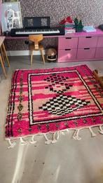 Roze Marokkaans kleed met print - CARPETS ABDELHADI, Huis en Inrichting, Ophalen, 150 tot 200 cm, 200 cm of meer, Zo goed als nieuw