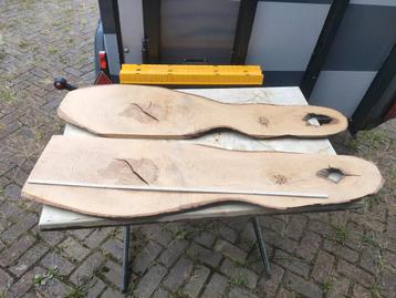 Decoratieve houten planken 25mm dik beschikbaar voor biedingen