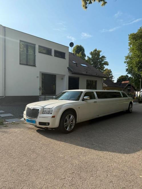 Luxe Limousine met Chauffeur te Huur. Limousine te huur!, Hobby en Vrije tijd, Feestartikelen | Verhuur, Zo goed als nieuw, Geboorte of Huwelijk
