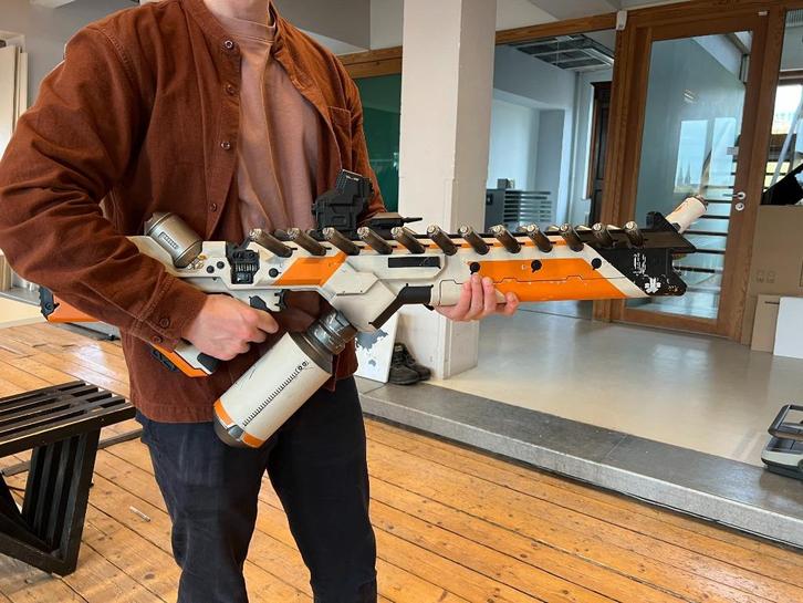 District 9 Assault Rifle Replica (1:1) van Weta Workshop, Verzamelen, Film en Tv, Zo goed als nieuw, Film, Gebruiksvoorwerp, Ophalen