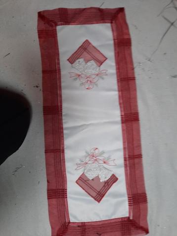 Kerst Tafelloper - Feestelijke Decoratie beschikbaar voor biedingen