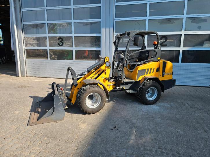 Schäffer 2445S, Zakelijke goederen, Machines en Bouw | Kranen en Graafmachines, Wiellader of Shovel, Ophalen