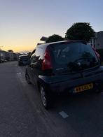 Peugeot 107 1.0 12V 3DR 2010 Zwart, Auto's, Voorwielaandrijving, Stof, Zwart, 4 stoelen