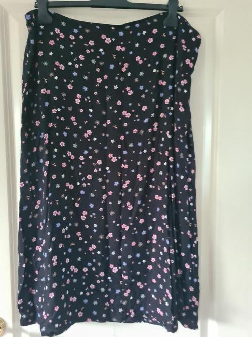 Lekkere zomerrok van Clockhouse maat 48, Kleding | Dames, Rokken, Zo goed als nieuw, Maat 46/48 (XL) of groter, Zwart, Onder de knie