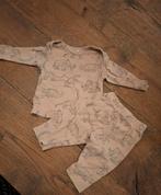 2 pyjama's, Kinderen en Baby's, Babykleding | Maat 56, Nacht- of Onderkleding, Gebruikt, Jongetje of Meisje, Ophalen of Verzenden