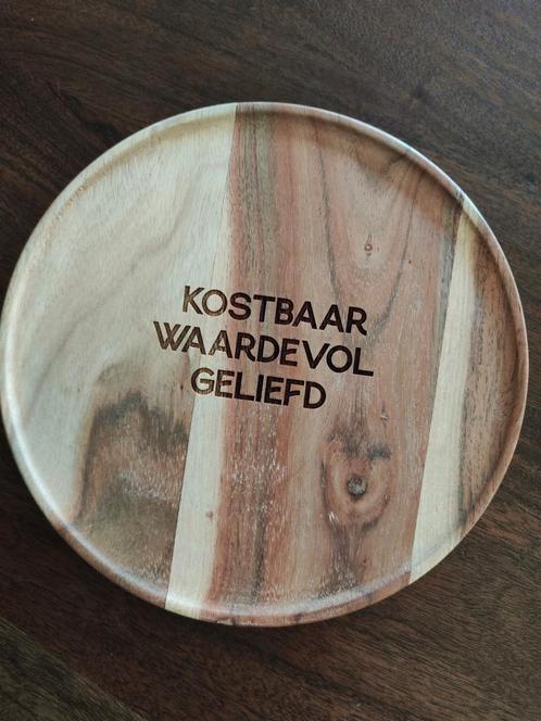 *NIEUW:* Houten bord met tekst Kostbaar, waardevol, geliefd, Huis en Inrichting, Woonaccessoires | Tekstborden en Spreuken, Nieuw