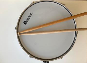 Dimavery MS-200 Fanfare Drum – Wit beschikbaar voor biedingen