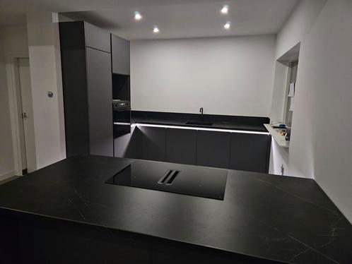 hoek keuken met eiland en inbouw inbouwapparatuur 10mnd oud, Huis en Inrichting, Keuken | Complete keukens, Zo goed als nieuw