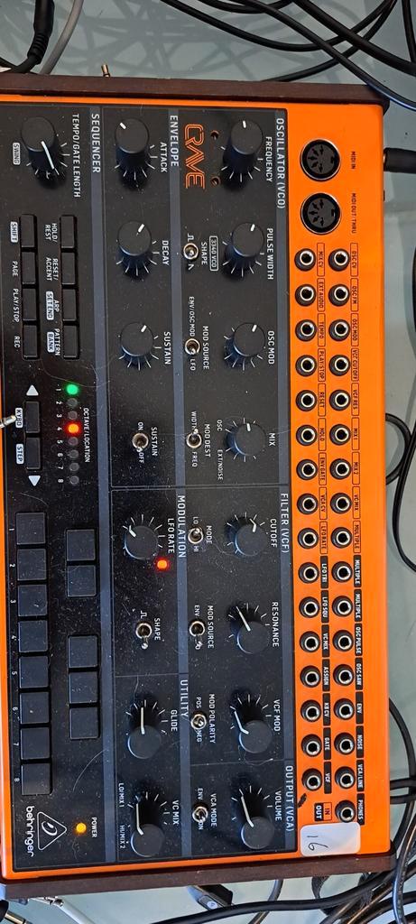 Behringer Crave Analoge Synthesizer, Muziek en Instrumenten, Synthesizers, Gebruikt, Overige merken, Met midi-aansluiting, Ophalen of Verzenden