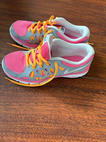 Nike sportschoenen maat 40 beschikbaar voor biedingen