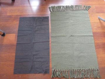 Groene leger- olijfgroen slaapkamer of bad vloermat. beschikbaar voor biedingen