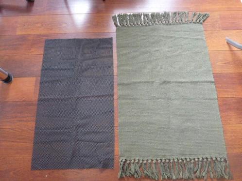 Groene leger- olijfgroen slaapkamer of bad vloermat., Huis en Inrichting, Badkamer | Badtextiel en Accessoires, Zo goed als nieuw