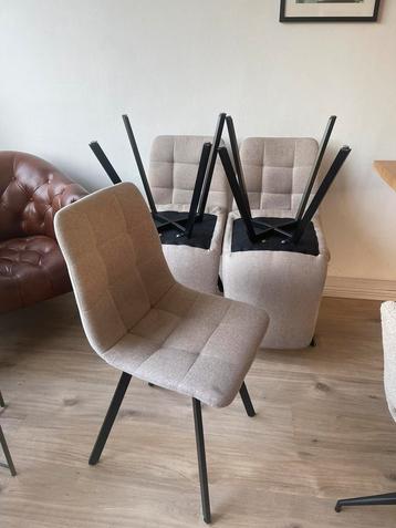 6 Moderne Eettafelstoelen beschikbaar voor biedingen