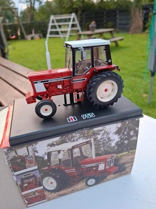 International IHC 955, 2 wielaandrijving,  Replicagri,  boer, Hobby en Vrije tijd, Modelauto's | 1:32, Nieuw, Tractor of Landbouw