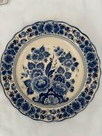 Delfts Blauw Bord met Bloemmotief, Ophalen of Verzenden