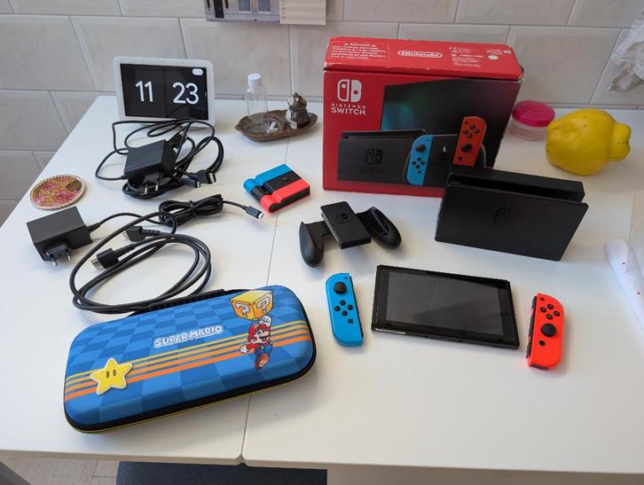 Nintendo Switch + case en travel dock, Spelcomputers en Games, Spelcomputers | Nintendo Switch, Gebruikt, Switch 2019 Upgrade