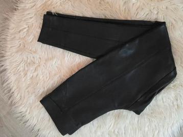 Only zwart broek  beschikbaar voor biedingen