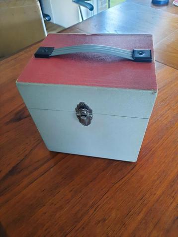 Vintage opbergkistje voor singles.  beschikbaar voor biedingen