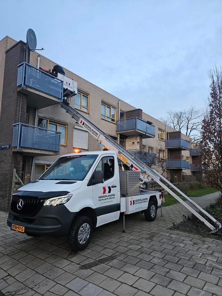 VERHUISLIFT,AMSTERDAM, VERHUISBEDRIJF,VERHUISLIFT HUREN, Diensten en Vakmensen, Verhuizers en Opslag