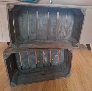 Vintage houten kisten beschikbaar voor biedingen