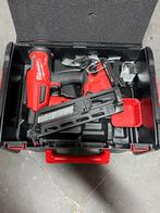 Milwaukee Fuel 16 gauge tacker met 2ah accu in nieuwstaat, Doe-het-zelf en Verbouw, Gereedschap | Overige machines, Ophalen of Verzenden