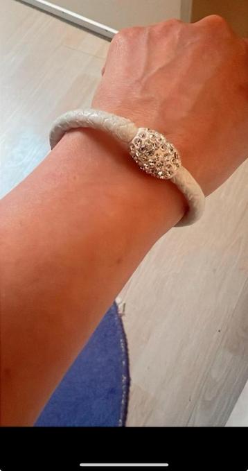 Dames armband beschikbaar voor biedingen