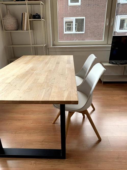 2 witte kuipstoelen van MADE, Huis en Inrichting, Stoelen, Gebruikt, Twee, Hout, Kunststof, Wit, Ophalen