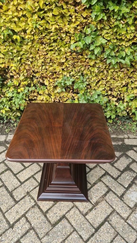 Mooie (noten-?) houten bijzettafel, Huis en Inrichting, Tafels | Bijzettafels, Zo goed als nieuw, Vierkant, 60 cm of meer, 55 tot 75 cm
