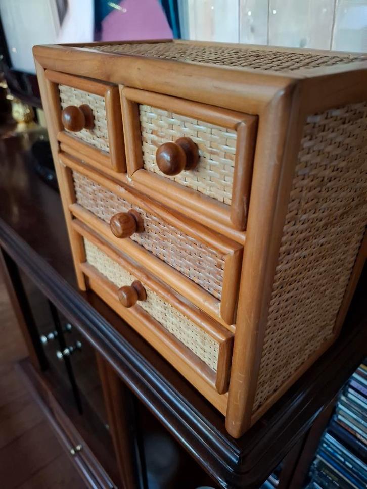 rotan webbing kastje met 4 lades, Huis en Inrichting, Kasten | Ladekasten, Zo goed als nieuw, Minder dan 100 cm, Minder dan 50 cm
