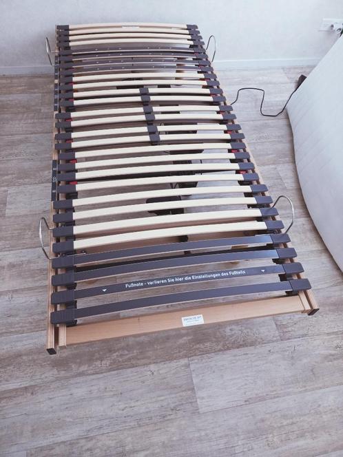 Electrisch verstelbaar bed, Huis en Inrichting, Slaapkamer | Bedden, Zo goed als nieuw, Eenpersoons, 90 cm, 200 cm, Hout, Verstelbaar