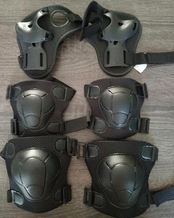 Nieuw: set knie-, elleboog- en polsbescherming maat M beschikbaar voor biedingen