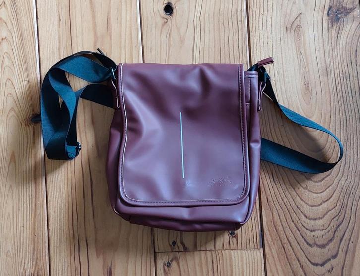 New Rebels Schoudertas - Klein & Handig!, Sieraden, Tassen en Uiterlijk, Tassen | Schoudertassen, Zo goed als nieuw, Overige merken