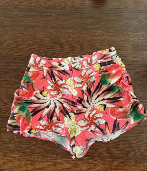 & Other stories floral shorts size 34 more like size 36, Kleding | Dames, Broeken en Pantalons, Zo goed als nieuw, Maat 36 (S)