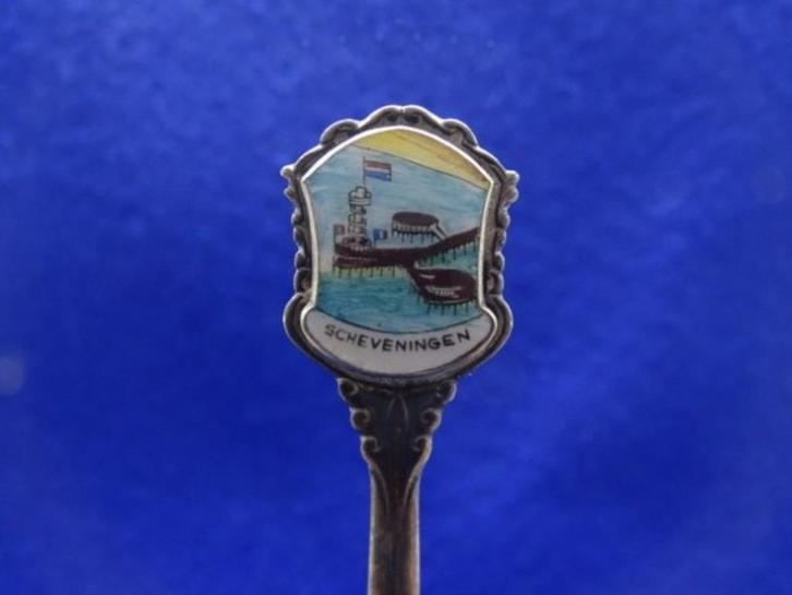 Lepeltje: Scheveningen Pier in kleur, Antiek en Kunst, Antiek | Bestek, Verzenden